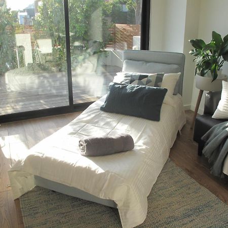 Modern 3 Bedroom Apt With Free Parking, Netflix, Wifi & Welcome Wine By Bnb Pro Мельбурн Экстерьер фото