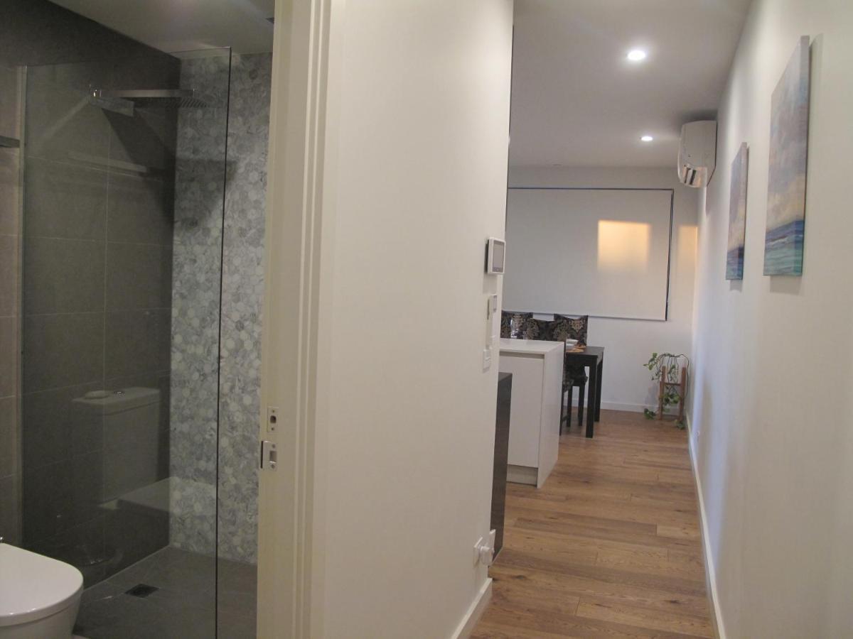 Modern 3 Bedroom Apt With Free Parking, Netflix, Wifi & Welcome Wine By Bnb Pro Мельбурн Экстерьер фото