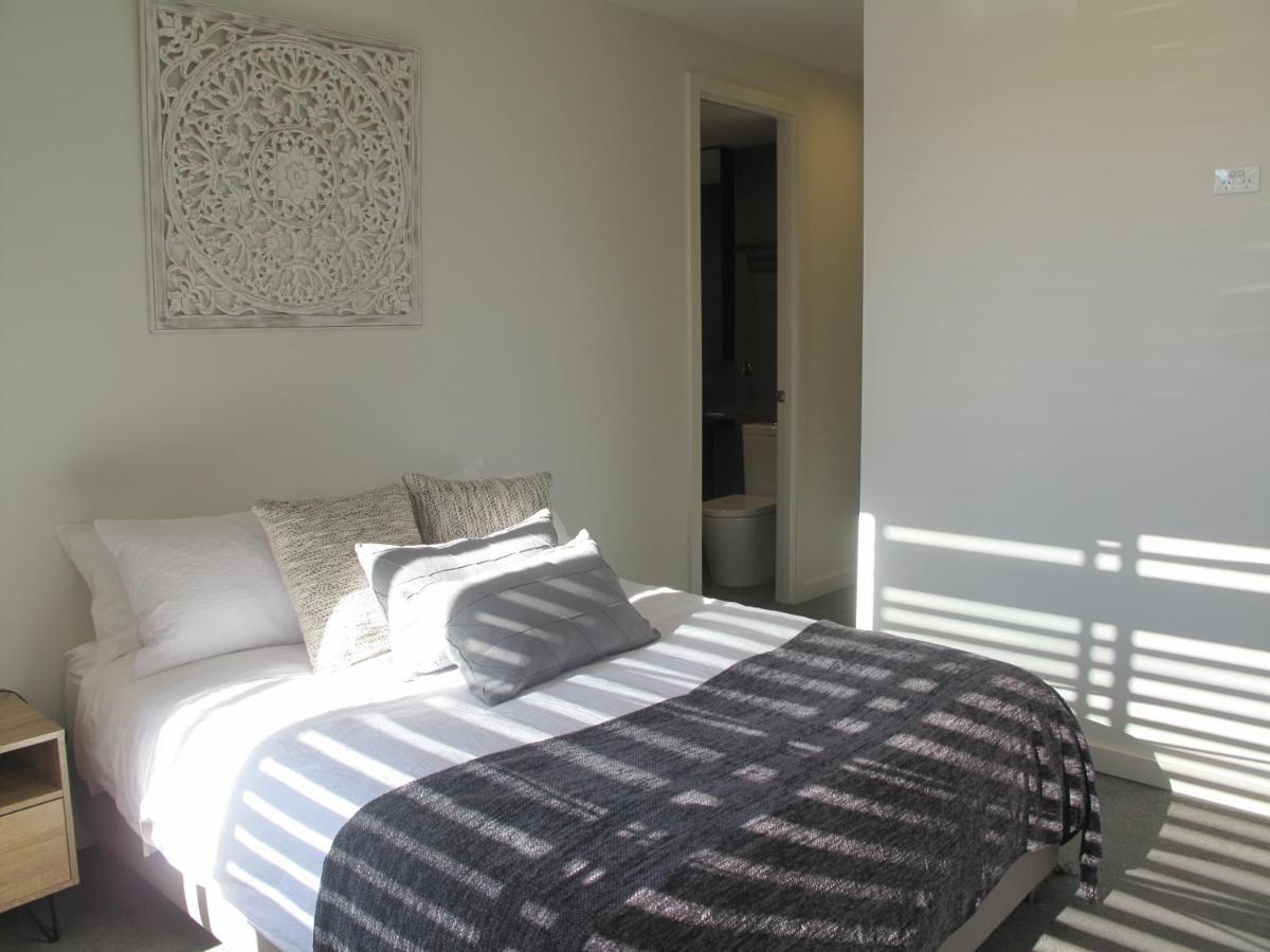 Modern 3 Bedroom Apt With Free Parking, Netflix, Wifi & Welcome Wine By Bnb Pro Мельбурн Экстерьер фото