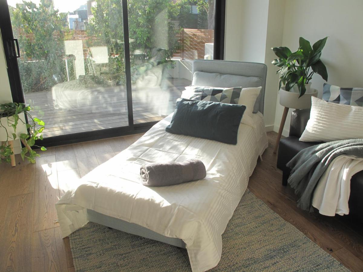 Modern 3 Bedroom Apt With Free Parking, Netflix, Wifi & Welcome Wine By Bnb Pro Мельбурн Экстерьер фото