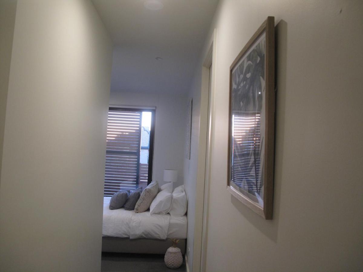 Modern 3 Bedroom Apt With Free Parking, Netflix, Wifi & Welcome Wine By Bnb Pro Мельбурн Экстерьер фото