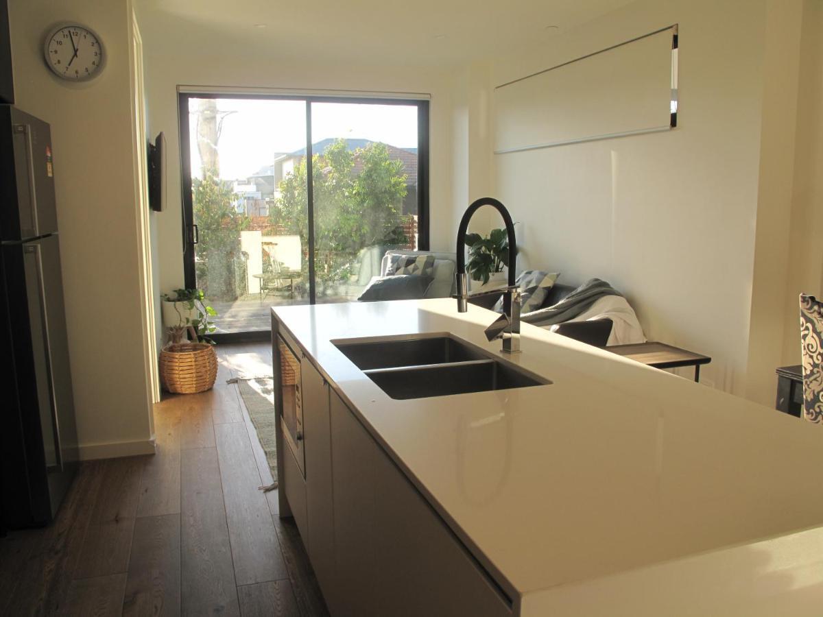 Modern 3 Bedroom Apt With Free Parking, Netflix, Wifi & Welcome Wine By Bnb Pro Мельбурн Экстерьер фото