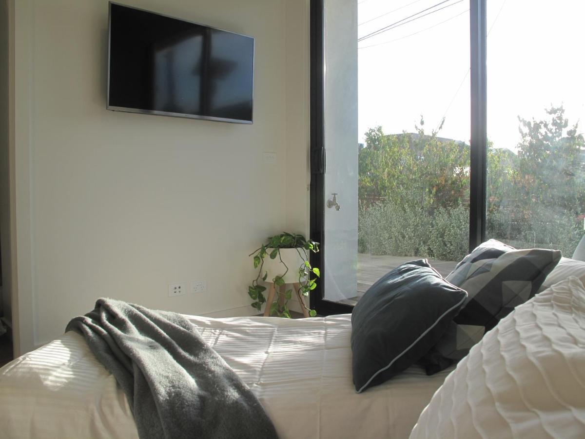 Modern 3 Bedroom Apt With Free Parking, Netflix, Wifi & Welcome Wine By Bnb Pro Мельбурн Экстерьер фото